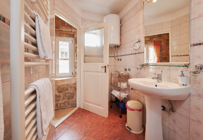 Appartamento a Trogir - Appartamento in Traù (Trogir) con balcone, Climatizzazione, WIFI (4324-2) Appartamento a Trogir - Appartamento in Traù (Trogir) con balcone, Climatizzazione, WIFI (4324-2)