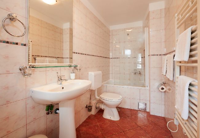 Appartamento a Trogir - Appartamento in Traù (Trogir) con balcone, Climatizzazione, WIFI (4324-2) Appartamento a Trogir - Appartamento in Traù (Trogir) con balcone, Climatizzazione, WIFI (4324-2)