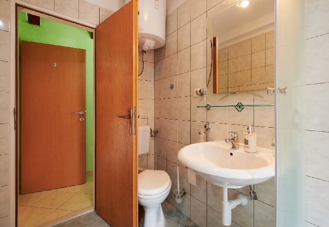 Affitto per camere a Trogir - Camera in Traù (Trogir) con balcone, Climatizzazione, WIFI (4324-3) Affitto per camere a Trogir - Camera in Traù (Trogir) con balcone, Climatizzazione, WIFI (4324-3)