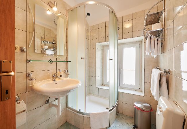 Affitto per camere a Trogir - Camera in Traù (Trogir) con balcone, Climatizzazione, WIFI (4324-3) Affitto per camere a Trogir - Camera in Traù (Trogir) con balcone, Climatizzazione, WIFI (4324-3)