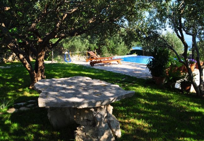 Casa a Bol - Casa di vacanza in Vallo della Brazza (Bol) con vista mare, terrazzo, Climatizzazione, WIFI (120-1) Casa a Bol - Casa di vacanza in Vallo della Brazza (Bol) con vista mare, terrazzo, Climatizzazione, WIFI (120-1)