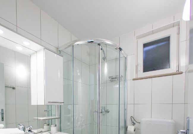 Casa a Bol - Casa di vacanza in Vallo della Brazza (Bol) con vista mare, terrazzo, Climatizzazione, WIFI (120-1) Casa a Bol - Casa di vacanza in Vallo della Brazza (Bol) con vista mare, terrazzo, Climatizzazione, WIFI (120-1)