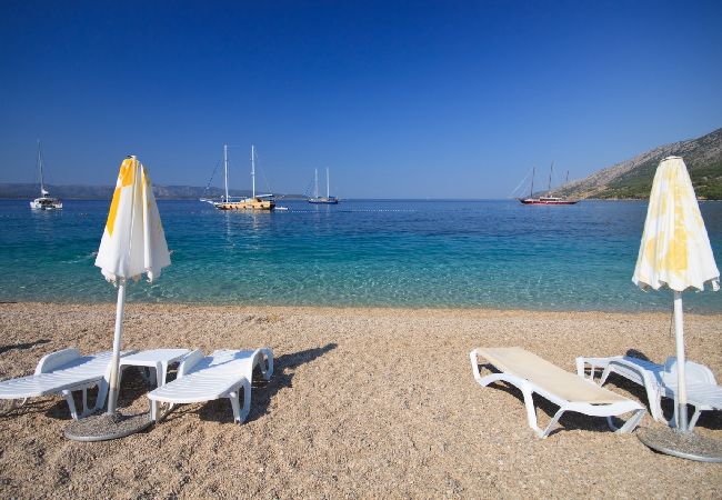 Casa a Bol - Casa di vacanza in Vallo della Brazza (Bol) con vista mare, terrazzo, Climatizzazione, WIFI (120-1) Casa a Bol - Casa di vacanza in Vallo della Brazza (Bol) con vista mare, terrazzo, Climatizzazione, WIFI (120-1)