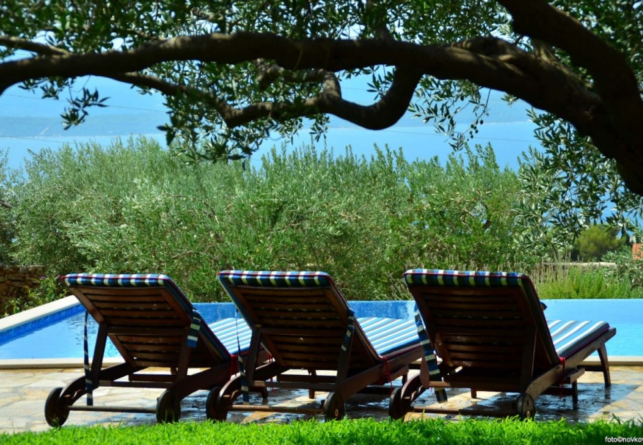 Casa a Bol - Casa di vacanza in Vallo della Brazza (Bol) con vista mare, terrazzo, Climatizzazione, WIFI (120-1)