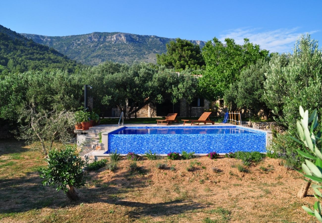 Casa a Bol - Casa di vacanza in Vallo della Brazza (Bol) con vista mare, terrazzo, Climatizzazione, WIFI (120-1)