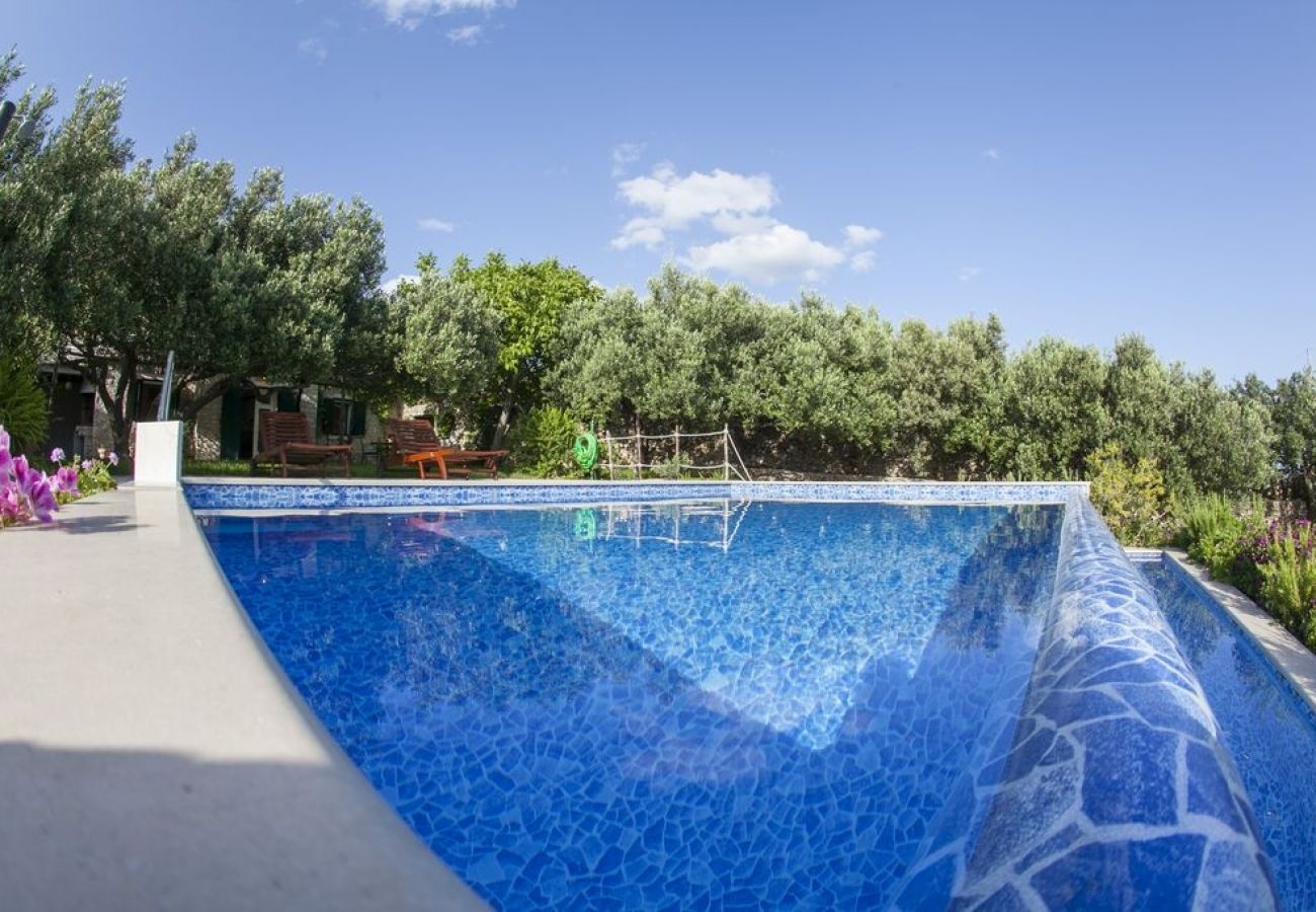 Casa a Bol - Casa di vacanza in Vallo della Brazza (Bol) con vista mare, terrazzo, Climatizzazione, WIFI (120-1)