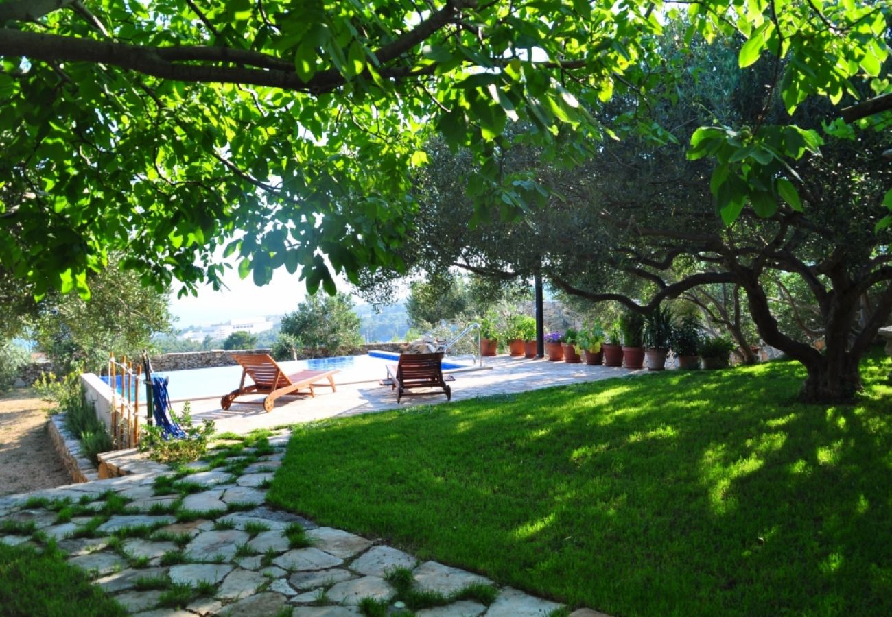 Casa a Bol - Casa di vacanza in Vallo della Brazza (Bol) con vista mare, terrazzo, Climatizzazione, WIFI (120-1)