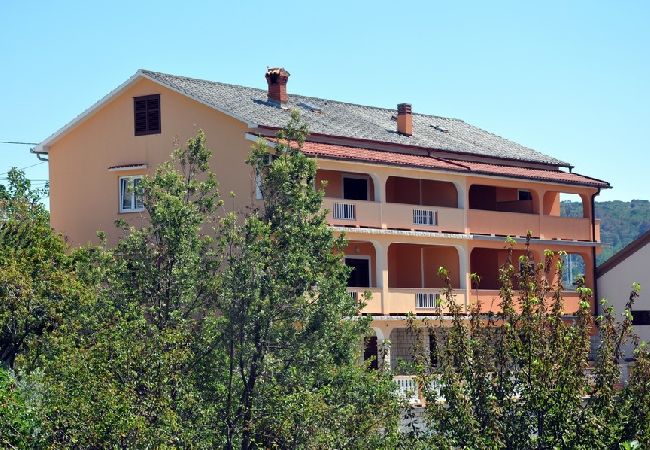 Appartamento a Lopar - Appartamento in Loparo (Lopar) con vista mare, terrazzo, Climatizzazione, WIFI (178-4) Appartamento a Lopar - Appartamento in Loparo (Lopar) con vista mare, terrazzo, Climatizzazione, WIFI (178-4)