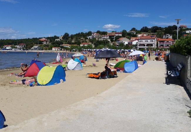 Appartamento a Lopar - Appartamento in Loparo (Lopar) con vista mare, terrazzo, Climatizzazione, WIFI (178-4) Appartamento a Lopar - Appartamento in Loparo (Lopar) con vista mare, terrazzo, Climatizzazione, WIFI (178-4)