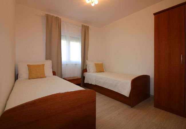 Casa a Porec - Casa di vacanza in Parenzo (Porec) con terrazzo, Climatizzazione, WIFI, Lavastoviglie (4400-8) Casa a Porec - Casa di vacanza in Parenzo (Porec) con terrazzo, Climatizzazione, WIFI, Lavastoviglie (4400-8)