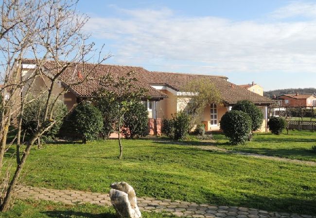 Casa a Porec - Casa di vacanza in Parenzo (Porec) con terrazzo, Climatizzazione, WIFI, Lavastoviglie (4400-8) Casa a Porec - Casa di vacanza in Parenzo (Porec) con terrazzo, Climatizzazione, WIFI, Lavastoviglie (4400-8)