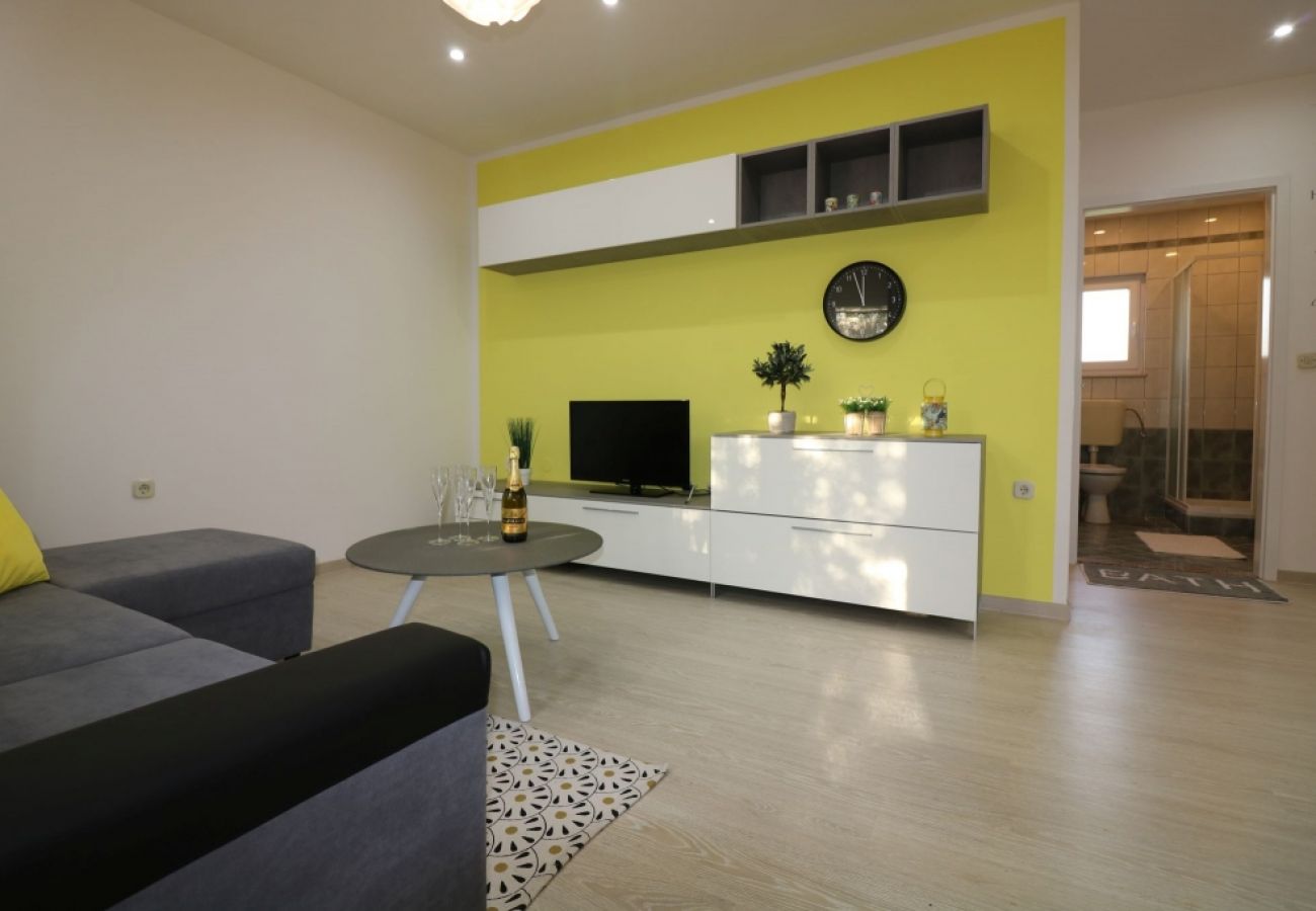 Casa a Porec - Casa di vacanza in Parenzo (Porec) con terrazzo, Climatizzazione, WIFI, Lavastoviglie (4400-8)