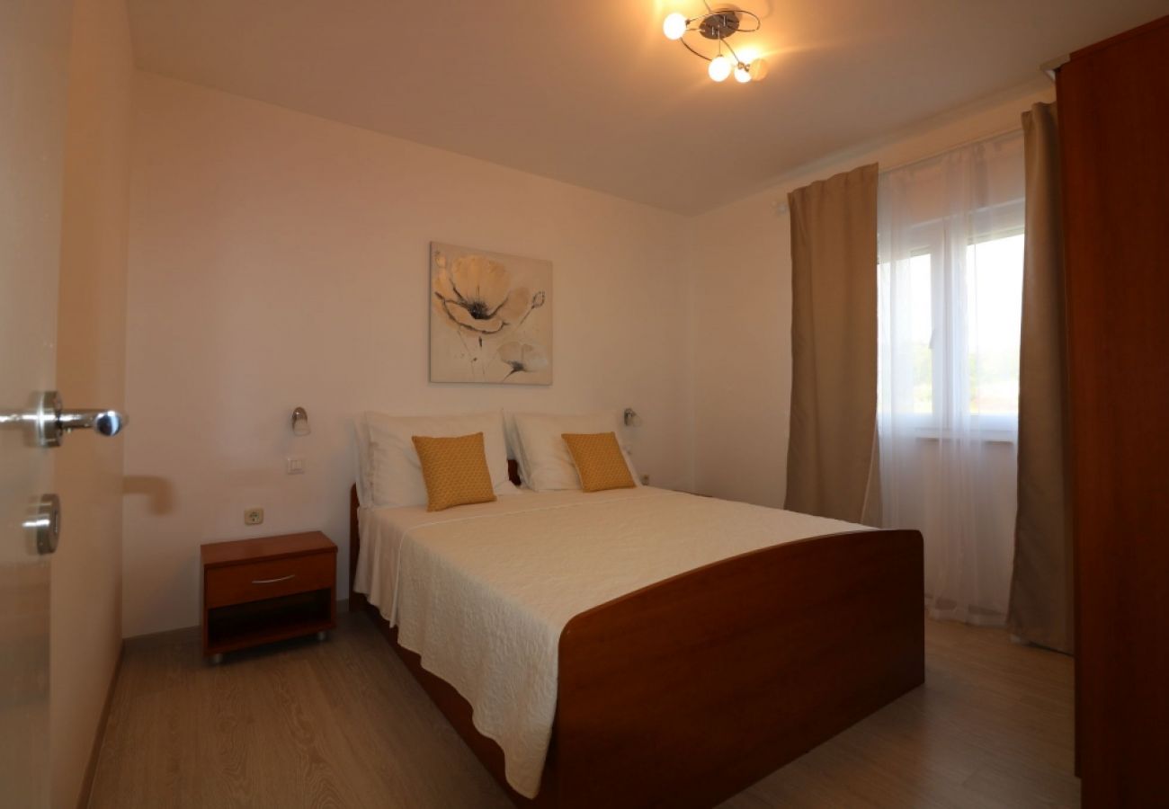 Casa a Porec - Casa di vacanza in Parenzo (Porec) con terrazzo, Climatizzazione, WIFI, Lavastoviglie (4400-8)