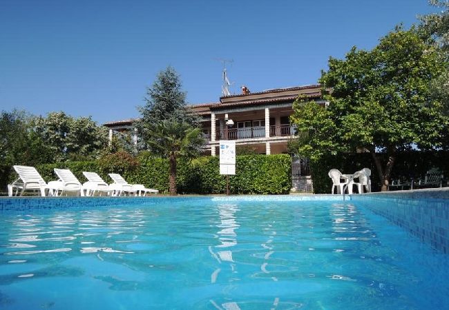 Casa a Porec - Casa di vacanza in Parenzo (Porec) con terrazzo, Climatizzazione, WIFI, Lavastoviglie (4400-2) Casa a Porec - Casa di vacanza in Parenzo (Porec) con terrazzo, Climatizzazione, WIFI, Lavastoviglie (4400-2)