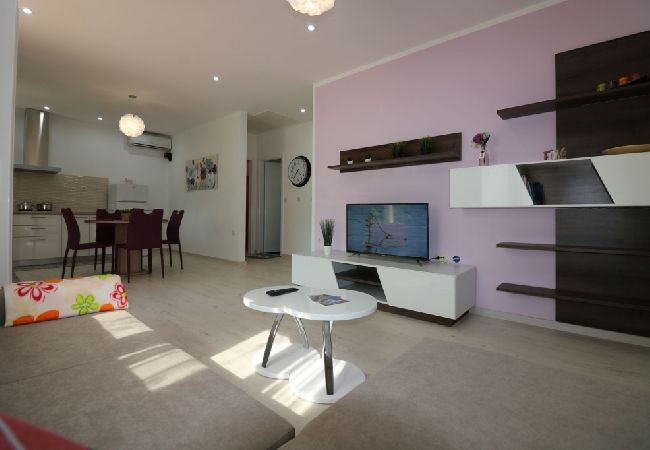 Casa a Porec - Casa di vacanza in Parenzo (Porec) con terrazzo, Climatizzazione, WIFI, Lavastoviglie (4400-7) Casa a Porec - Casa di vacanza in Parenzo (Porec) con terrazzo, Climatizzazione, WIFI, Lavastoviglie (4400-7)
