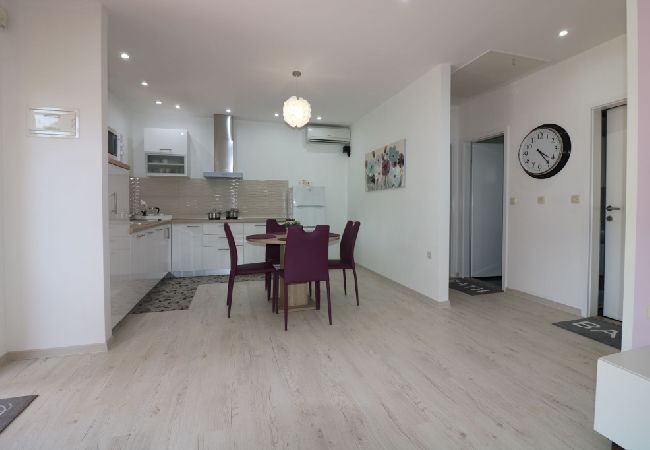 Casa a Porec - Casa di vacanza in Parenzo (Porec) con terrazzo, Climatizzazione, WIFI, Lavastoviglie (4400-7) Casa a Porec - Casa di vacanza in Parenzo (Porec) con terrazzo, Climatizzazione, WIFI, Lavastoviglie (4400-7)