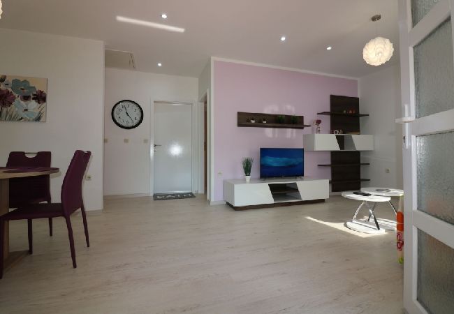 Casa a Porec - Casa di vacanza in Parenzo (Porec) con terrazzo, Climatizzazione, WIFI, Lavastoviglie (4400-7) Casa a Porec - Casa di vacanza in Parenzo (Porec) con terrazzo, Climatizzazione, WIFI, Lavastoviglie (4400-7)