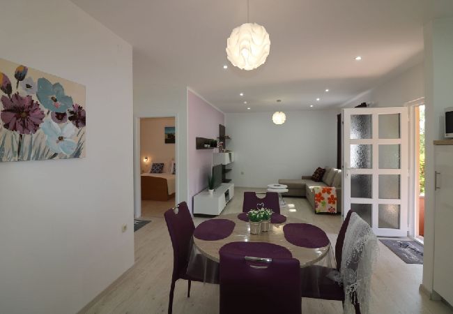 Casa a Porec - Casa di vacanza in Parenzo (Porec) con terrazzo, Climatizzazione, WIFI, Lavastoviglie (4400-7) Casa a Porec - Casa di vacanza in Parenzo (Porec) con terrazzo, Climatizzazione, WIFI, Lavastoviglie (4400-7)
