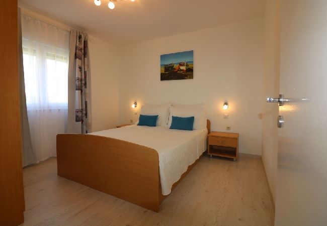 Casa a Porec - Casa di vacanza in Parenzo (Porec) con terrazzo, Climatizzazione, WIFI, Lavastoviglie (4400-7) Casa a Porec - Casa di vacanza in Parenzo (Porec) con terrazzo, Climatizzazione, WIFI, Lavastoviglie (4400-7)