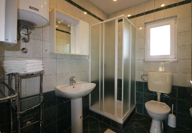 Casa a Porec - Casa di vacanza in Parenzo (Porec) con terrazzo, Climatizzazione, WIFI, Lavastoviglie (4400-7) Casa a Porec - Casa di vacanza in Parenzo (Porec) con terrazzo, Climatizzazione, WIFI, Lavastoviglie (4400-7)