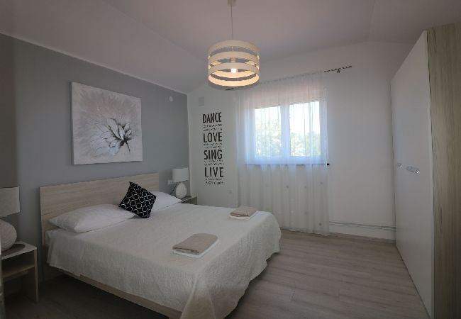 Appartamento a Porec - Appartamento in Parenzo (Porec) con terrazzo, Climatizzazione, WIFI, Lavastoviglie (4400-9) Appartamento a Porec - Appartamento in Parenzo (Porec) con terrazzo, Climatizzazione, WIFI, Lavastoviglie (4400-9)