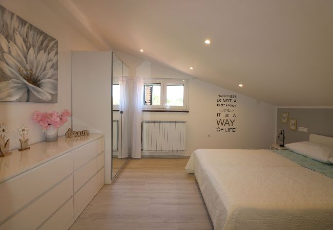 Appartamento a Porec - Appartamento in Parenzo (Porec) con terrazzo, Climatizzazione, WIFI, Lavastoviglie (4400-9) Appartamento a Porec - Appartamento in Parenzo (Porec) con terrazzo, Climatizzazione, WIFI, Lavastoviglie (4400-9)