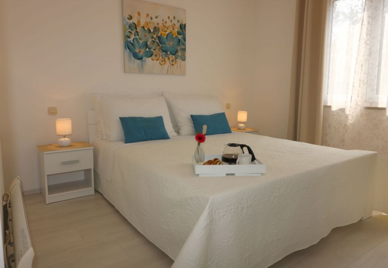 Casa a Porec - Casa di vacanza in Parenzo (Porec) con terrazzo, Climatizzazione, WIFI, Lavastoviglie (4400-1)