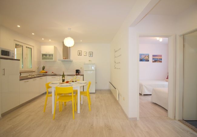 Casa a Porec - Casa di vacanza in Parenzo (Porec) con terrazzo, Climatizzazione, WIFI, Lavastoviglie (4400-3) Casa a Porec - Casa di vacanza in Parenzo (Porec) con terrazzo, Climatizzazione, WIFI, Lavastoviglie (4400-3)