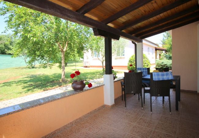 Casa a Porec - Casa di vacanza in Parenzo (Porec) con terrazzo, Climatizzazione, WIFI, Lavastoviglie (4400-3) Casa a Porec - Casa di vacanza in Parenzo (Porec) con terrazzo, Climatizzazione, WIFI, Lavastoviglie (4400-3)