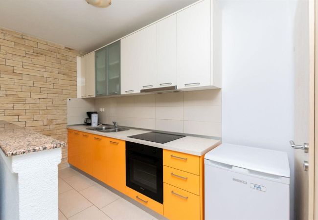 Appartamento a Lopar - Appartamento in Loparo (Lopar) con balcone, Climatizzazione, WIFI (4421-1) Appartamento a Lopar - Appartamento in Loparo (Lopar) con balcone, Climatizzazione, WIFI (4421-1)