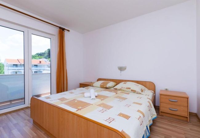 Appartamento a Lopar - Appartamento in Loparo (Lopar) con vista mare, balcone, Climatizzazione, WIFI (4419-3) Appartamento a Lopar - Appartamento in Loparo (Lopar) con vista mare, balcone, Climatizzazione, WIFI (4419-3)