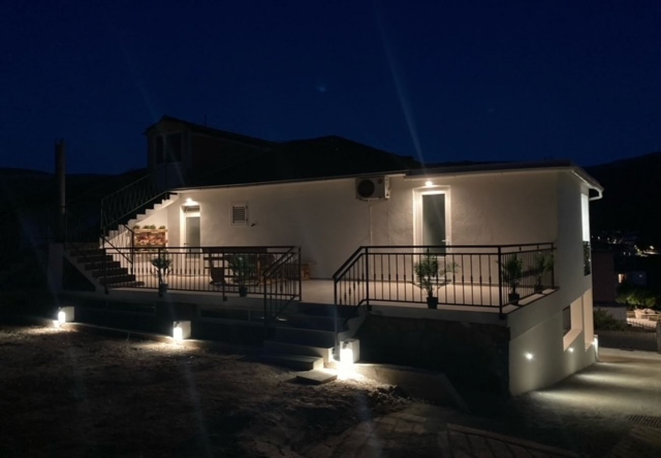 Appartamento a Jelsa - Appartamento in Gelsa (Jelsa) con terrazzo, Climatizzazione, WIFI (4440-1)