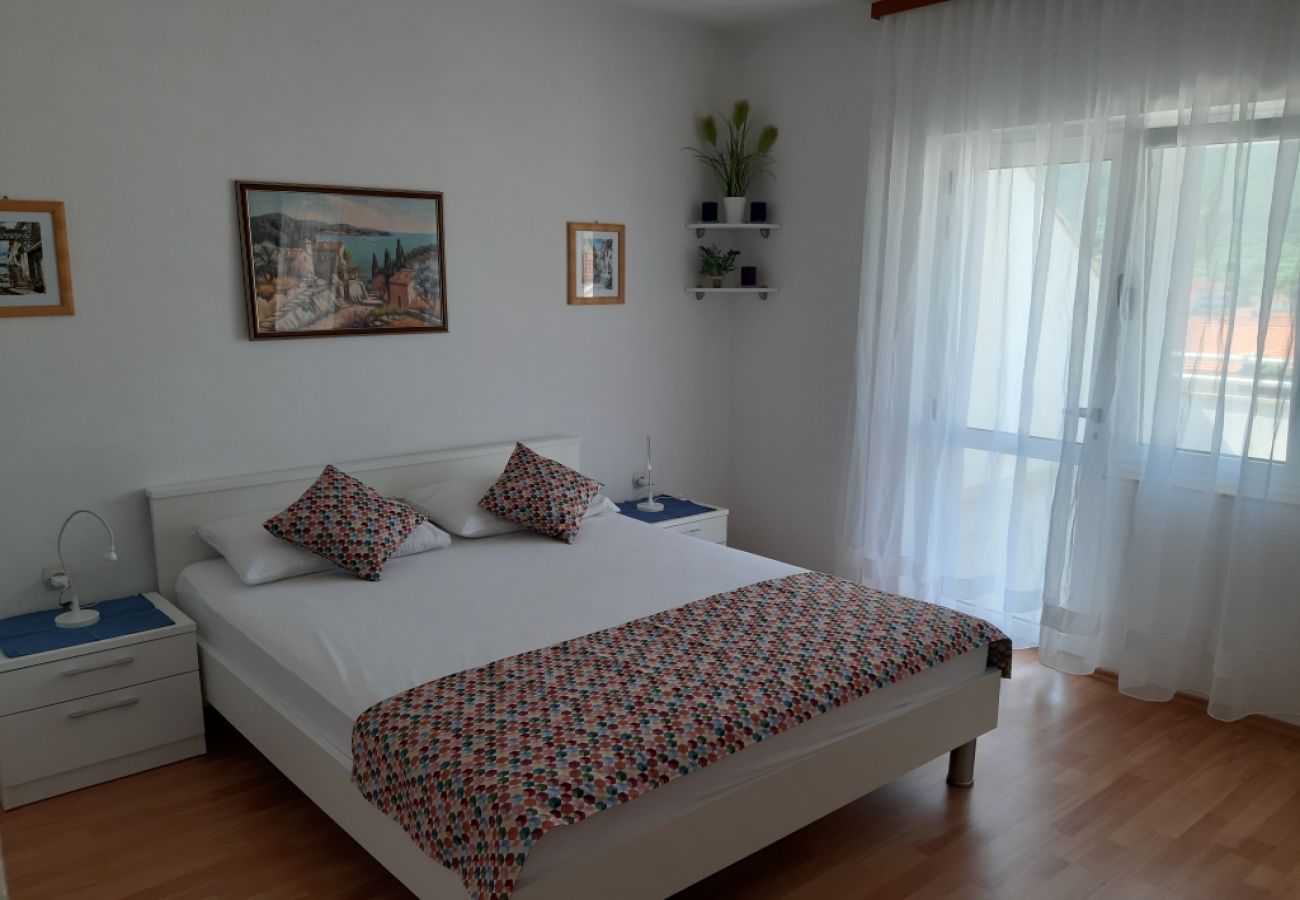 Appartamento a Jelsa - Appartamento in Gelsa (Jelsa) con terrazzo, Climatizzazione, WIFI (4440-2)