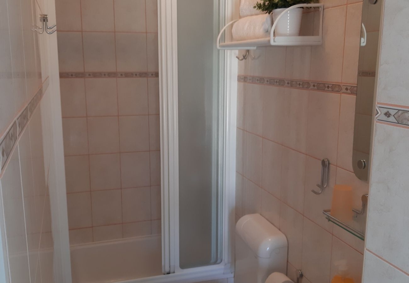 Appartamento a Jelsa - Appartamento in Gelsa (Jelsa) con terrazzo, Climatizzazione, WIFI (4440-2)