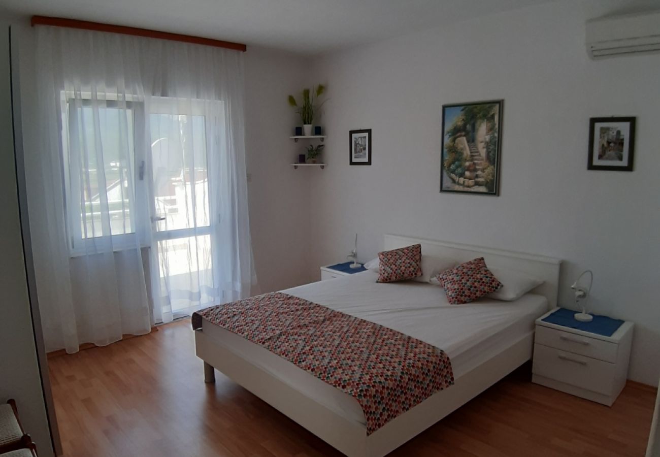 Appartamento a Jelsa - Appartamento in Gelsa (Jelsa) con terrazzo, Climatizzazione, WIFI (4440-2)