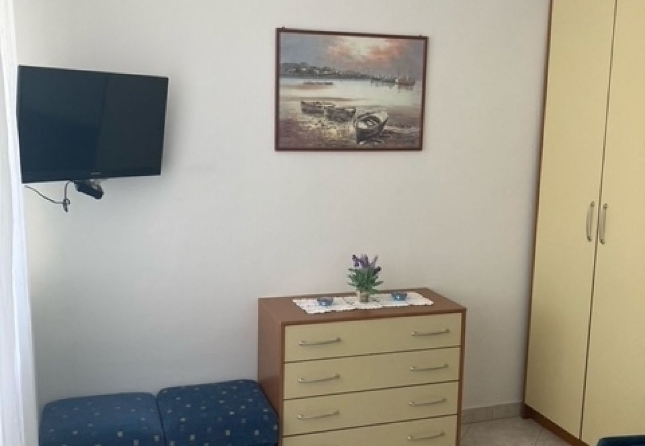 Appartamento a Jelsa - Appartamento in Gelsa (Jelsa) con terrazzo, Climatizzazione, WIFI (4440-3)