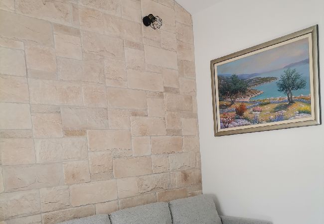Casa a Okrug Gornji - Casa Robinson in Okrug Gornji con vista mare, terrazzo (4452-1) Casa a Okrug Gornji - Casa Robinson in Okrug Gornji con vista mare, terrazzo (4452-1)
