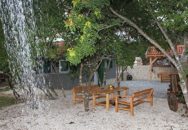 Casa a Okrug Gornji - Casa Robinson in Okrug Gornji con vista mare, terrazzo (4452-1) Casa a Okrug Gornji - Casa Robinson in Okrug Gornji con vista mare, terrazzo (4452-1)
