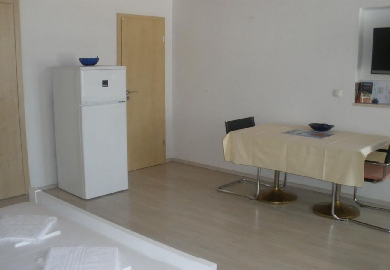 Casa a Vodice - Casa di vacanza in Vodizze (Vodice) con terrazzo, Climatizzazione, WIFI (4449-1)