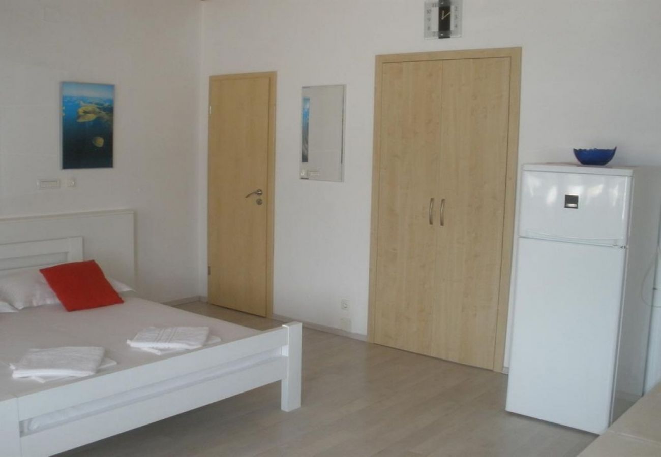 Casa a Vodice - Casa di vacanza in Vodizze (Vodice) con terrazzo, Climatizzazione, WIFI (4449-1)