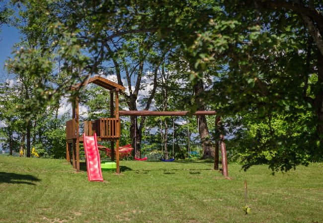Casa a Rakovica - Casa di vacanza in Rakovica con terrazzo, WIFI, Lavatrice (4488-2) Casa a Rakovica - Casa di vacanza in Rakovica con terrazzo, WIFI, Lavatrice (4488-2)