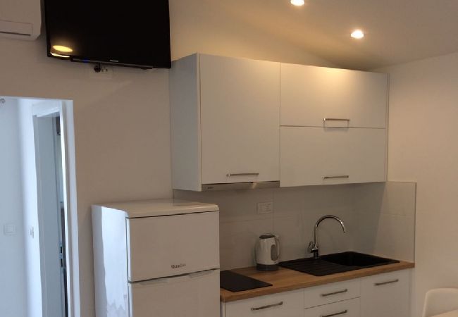 Studio a Podgora - Appartamento Studio in Podgora con terrazzo, Climatizzazione, WIFI (4492-2) Studio a Podgora - Appartamento Studio in Podgora con terrazzo, Climatizzazione, WIFI (4492-2)