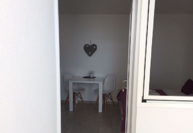 Studio a Podgora - Appartamento Studio in Podgora con terrazzo, Climatizzazione, WIFI (4492-2) Studio a Podgora - Appartamento Studio in Podgora con terrazzo, Climatizzazione, WIFI (4492-2)