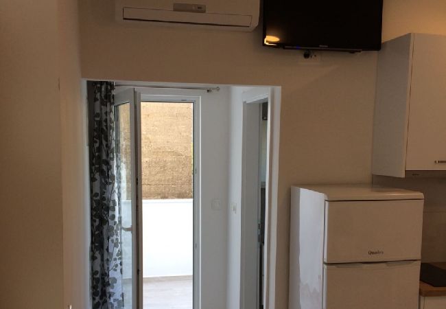Studio a Podgora - Appartamento Studio in Podgora con terrazzo, Climatizzazione, WIFI (4492-2) Studio a Podgora - Appartamento Studio in Podgora con terrazzo, Climatizzazione, WIFI (4492-2)
