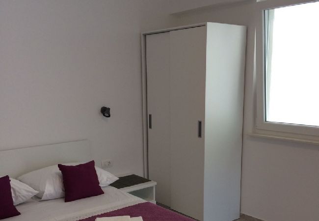 Studio a Podgora - Appartamento Studio in Podgora con terrazzo, Climatizzazione, WIFI (4492-2) Studio a Podgora - Appartamento Studio in Podgora con terrazzo, Climatizzazione, WIFI (4492-2)