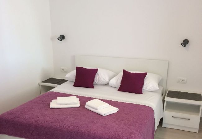 Studio a Podgora - Appartamento Studio in Podgora con terrazzo, Climatizzazione, WIFI (4492-2) Studio a Podgora - Appartamento Studio in Podgora con terrazzo, Climatizzazione, WIFI (4492-2)