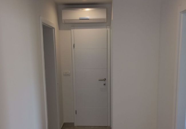 Appartamento a Podgora - Appartamento in Podgora con vista mare, terrazzo, Climatizzazione, WIFI (4492-3) Appartamento a Podgora - Appartamento in Podgora con vista mare, terrazzo, Climatizzazione, WIFI (4492-3)