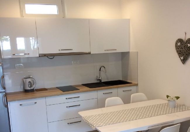 Appartamento a Podgora - Appartamento in Podgora con vista mare, terrazzo, Climatizzazione, WIFI (4492-1) Appartamento a Podgora - Appartamento in Podgora con vista mare, terrazzo, Climatizzazione, WIFI (4492-1)
