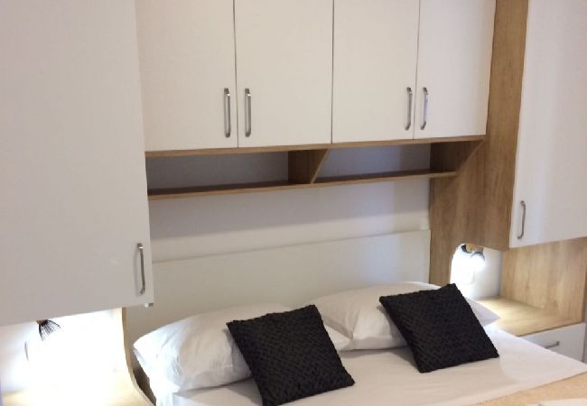 Appartamento a Podgora - Appartamento in Podgora con vista mare, terrazzo, Climatizzazione, WIFI (4492-1) Appartamento a Podgora - Appartamento in Podgora con vista mare, terrazzo, Climatizzazione, WIFI (4492-1)