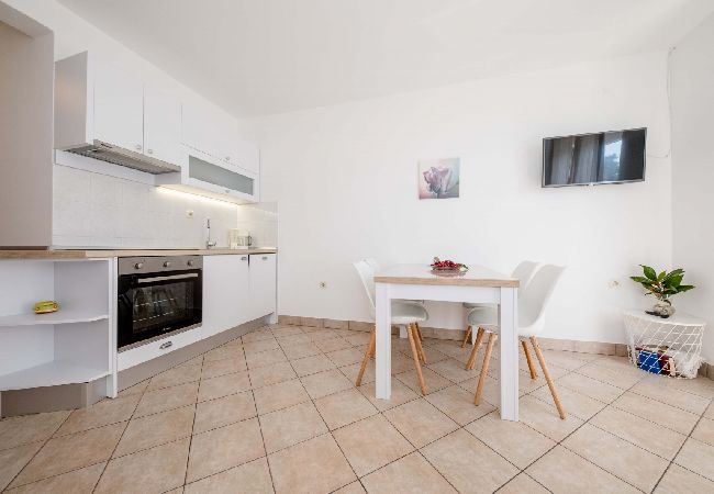 Appartamento a Supetarska Draga - Appartamento in Supetarska Draga con vista mare, balcone, Climatizzazione, WIFI (4551-1) Appartamento a Supetarska Draga - Appartamento in Supetarska Draga con vista mare, balcone, Climatizzazione, WIFI (4551-1)